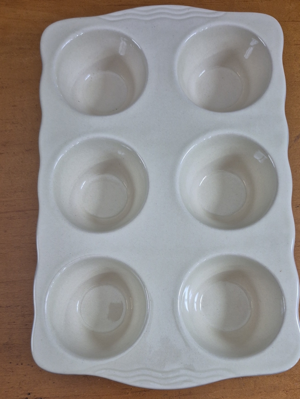 Westinghouse Ceramic 6-Cup Muffin Baking Dish in Cream